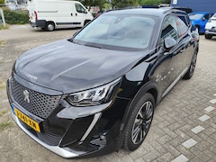 Peugeot 2008 - 1.2 PureTech Allure | Achterbank in delen neerklapbaar | Achteruitrijcamera | Apple Carpla