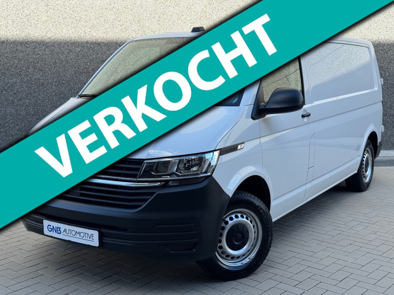 Volkswagen Transporter - 2.0 TDI L2H1 | 110pk | Cruise control | Carplay | Parkeersensoren | Airco | Laden inrichti - AutoWereld.nl