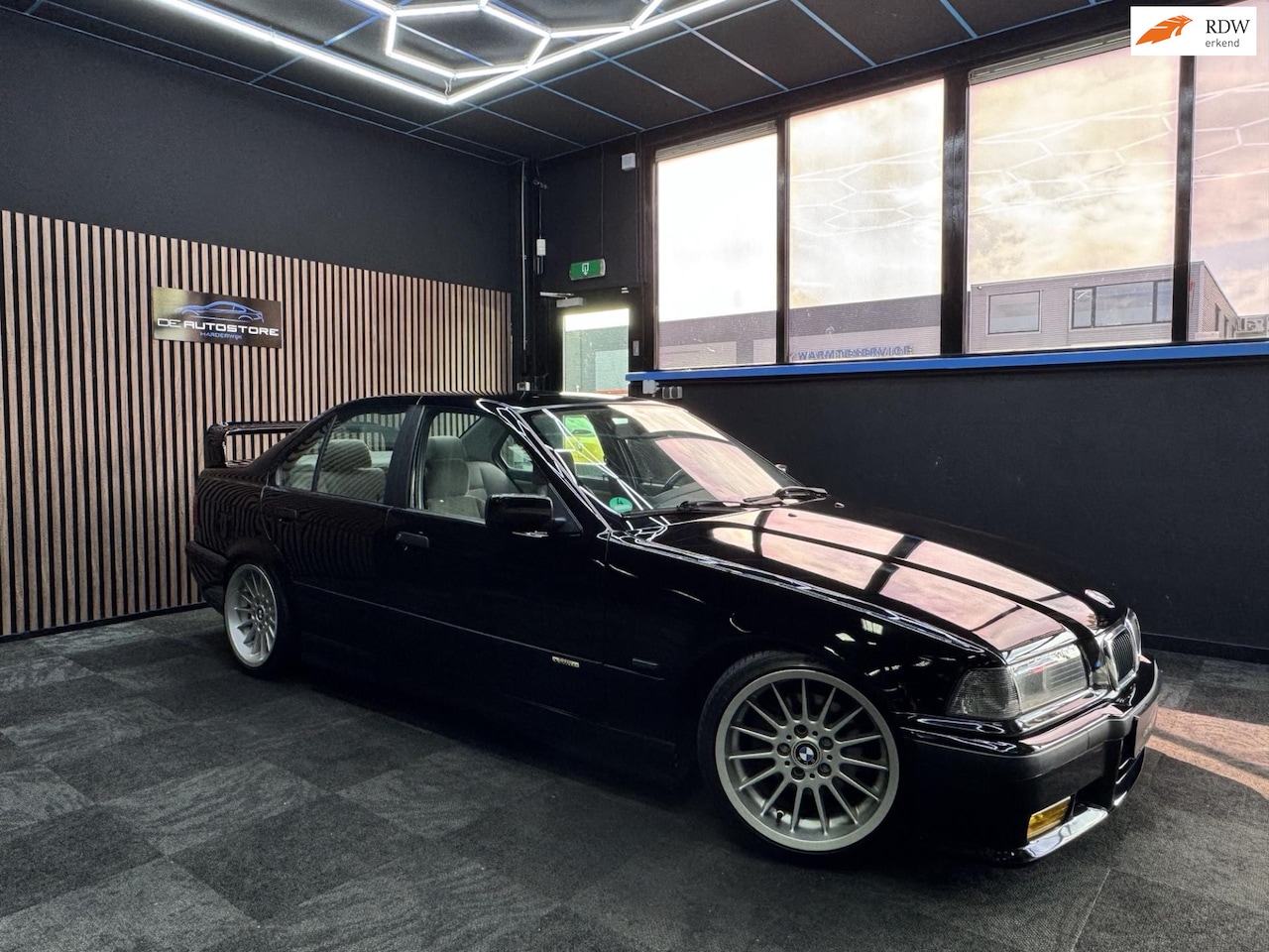BMW 3-serie - 318i M Sport m3GT Spoiler Automaat Airco Elec Ramen In Zeer nette staat!!! - AutoWereld.nl