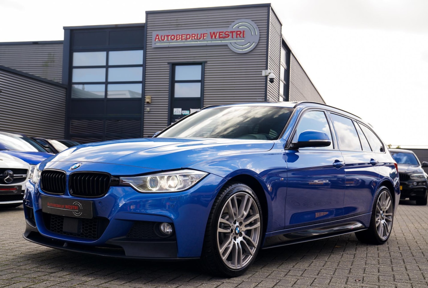 BMW 3-serie Touring - 335i xDrive High Executive | Panorama | M-performance | Harman/Kardon | Adaptieve Cruise | - AutoWereld.nl