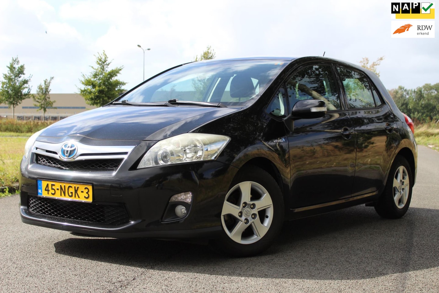 Toyota Auris - 1.8 Full Hybrid Aspiration 99 pk | VOLLEDIG ONDERHOUDEN |CLIMATE CONTROLE | CRUISE CONTROL - AutoWereld.nl