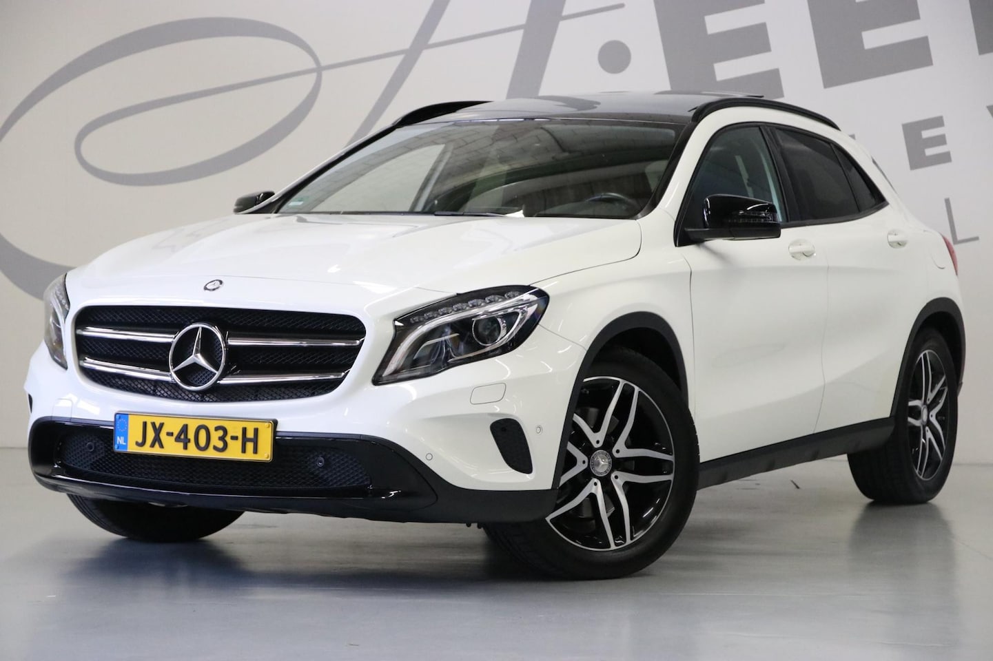 Mercedes-Benz GLA-Klasse - 250 Panoramaschuifdak/Dealer onderhouden/Trekhaak - AutoWereld.nl