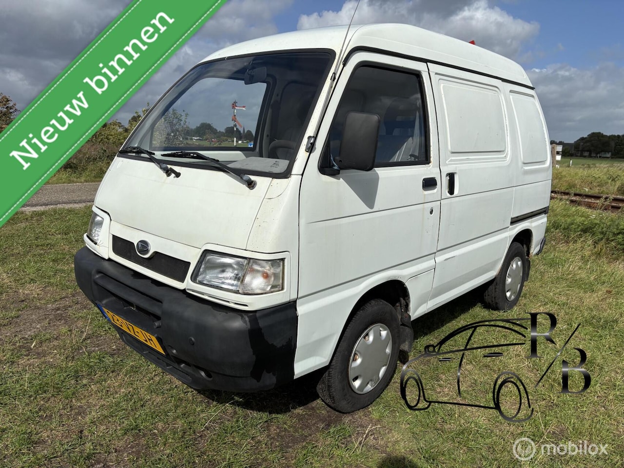 Daihatsu HiJet - 1.3 EFI Standaard MINI BUSJE BENZINE LAGE KM - AutoWereld.nl