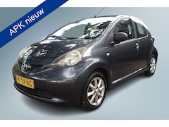 Toyota Aygo - 1.0-12V 4 N.banden