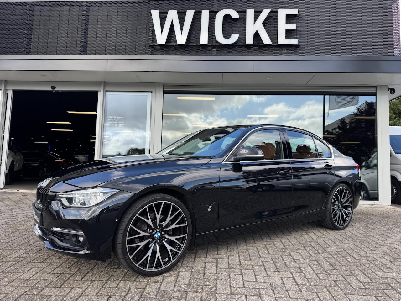 BMW 3-serie - 330e Centennial High Executive Leder Led Camera Navigatie - AutoWereld.nl