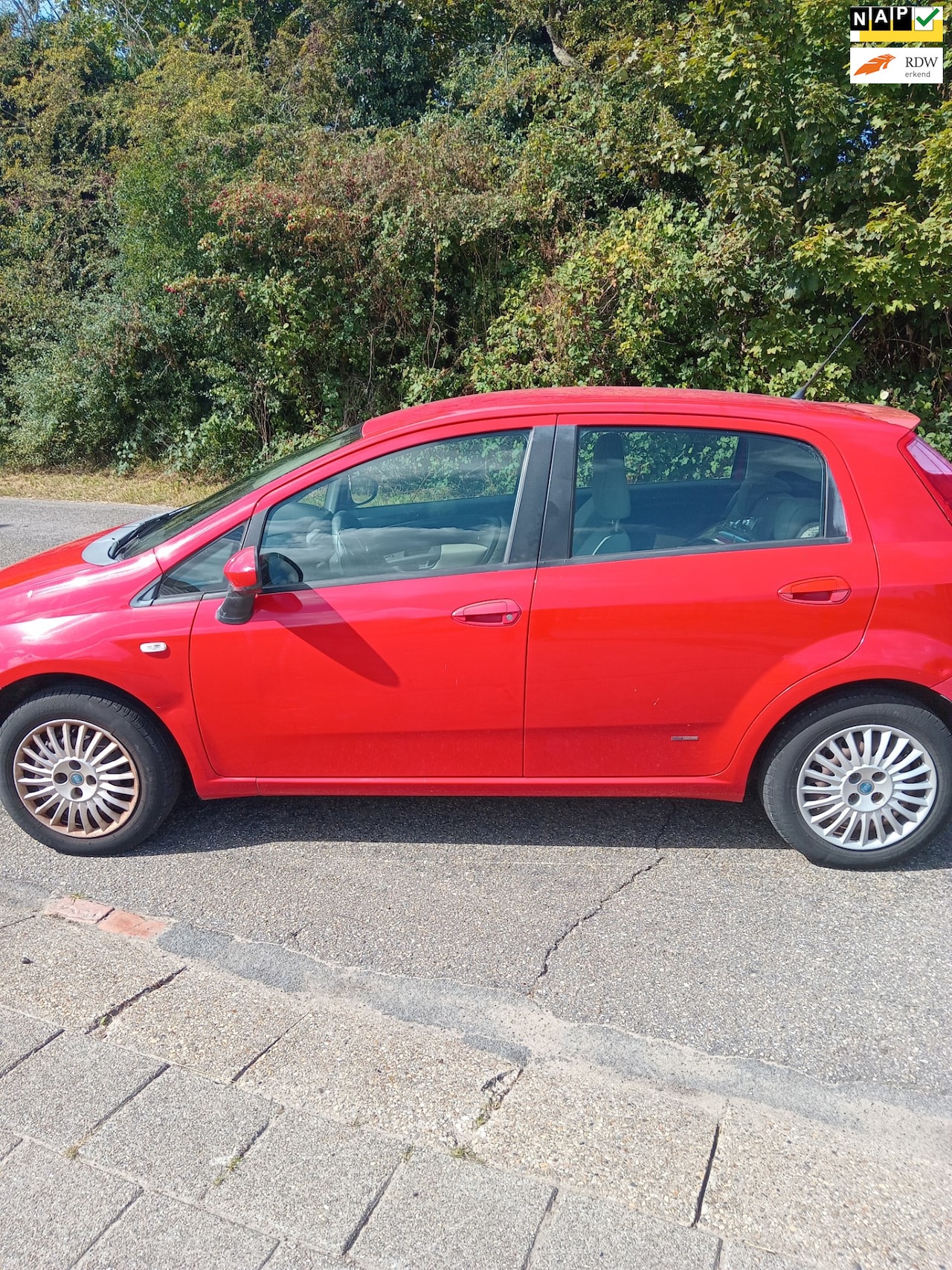 Fiat Grande Punto - 1.4 Edizione Blue & Me AUTOMAAT 5 DEURS 1750 EURO - AutoWereld.nl