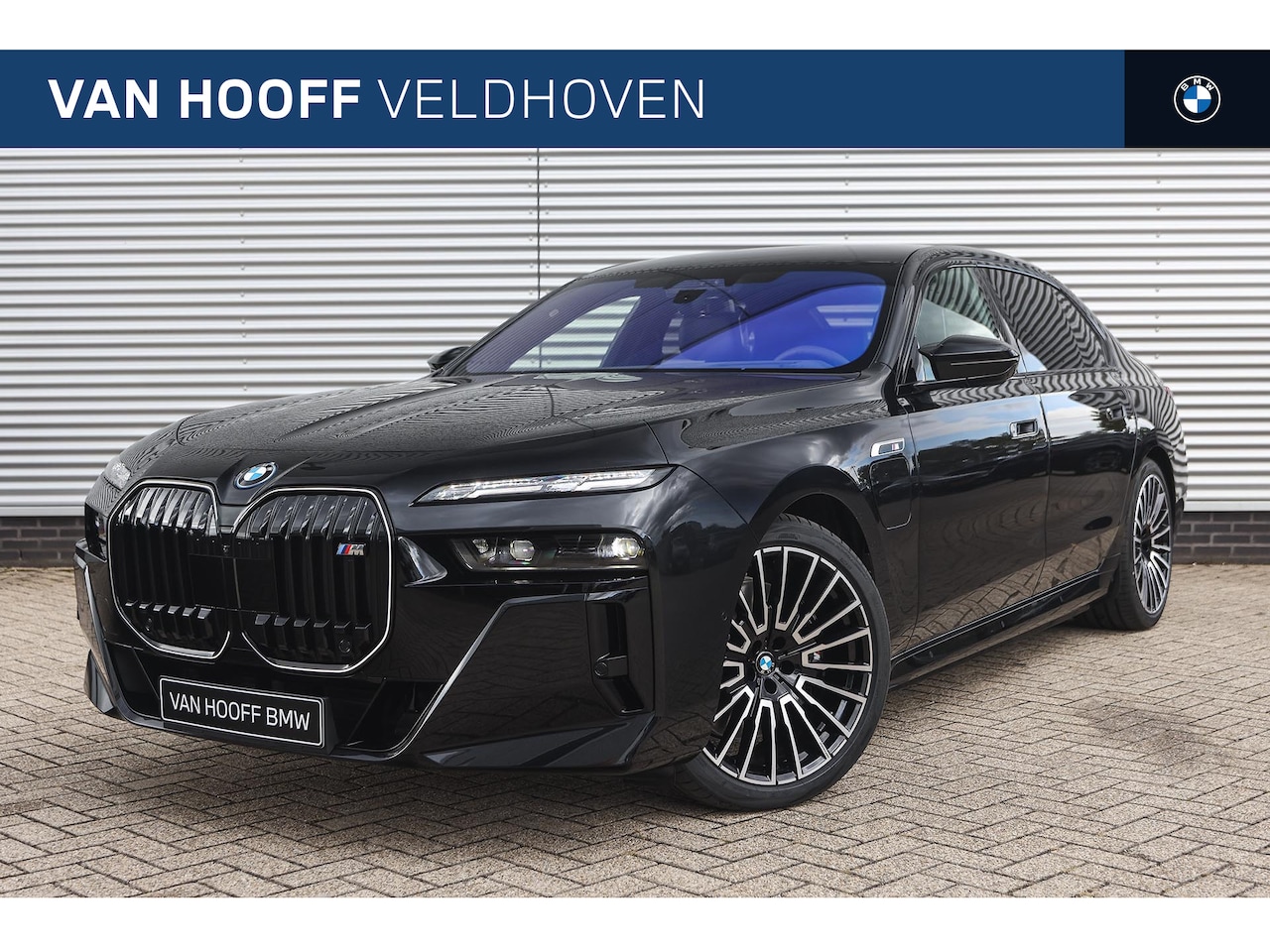 BMW 7-serie - M760e xDrive High Executive Automaat / Panoramadak Sky Lounge / Trekhaak / Bowers & Wilkin - AutoWereld.nl