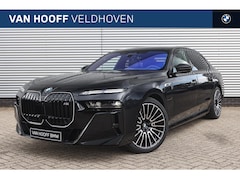BMW 7-serie - M760e xDrive High Executive Automaat / Panoramadak Sky Lounge / Trekhaak / Bowers & Wilkin