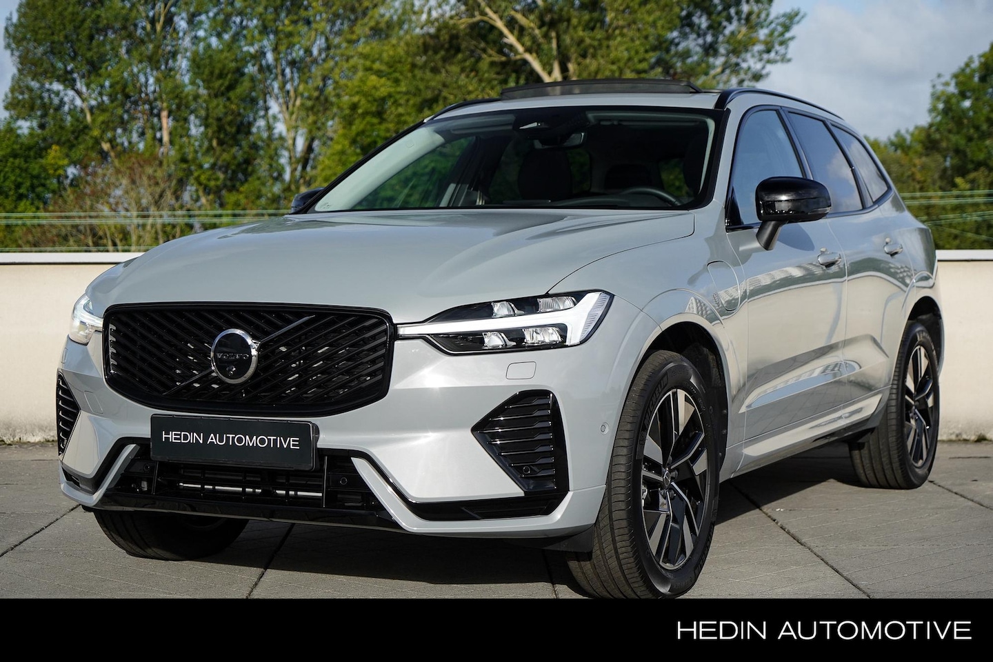 Volvo XC60 - T6 Plug-in hybrid AWD Plus Dark Harman/Kardon | Panoramadak | Adaptieve Cruise Control | E - AutoWereld.nl