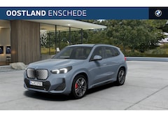 BMW iX1 - eDrive20 M Sport / Panoramadak / Sportstoelen / Achteruitrijcamera / M Adaptief onderstel
