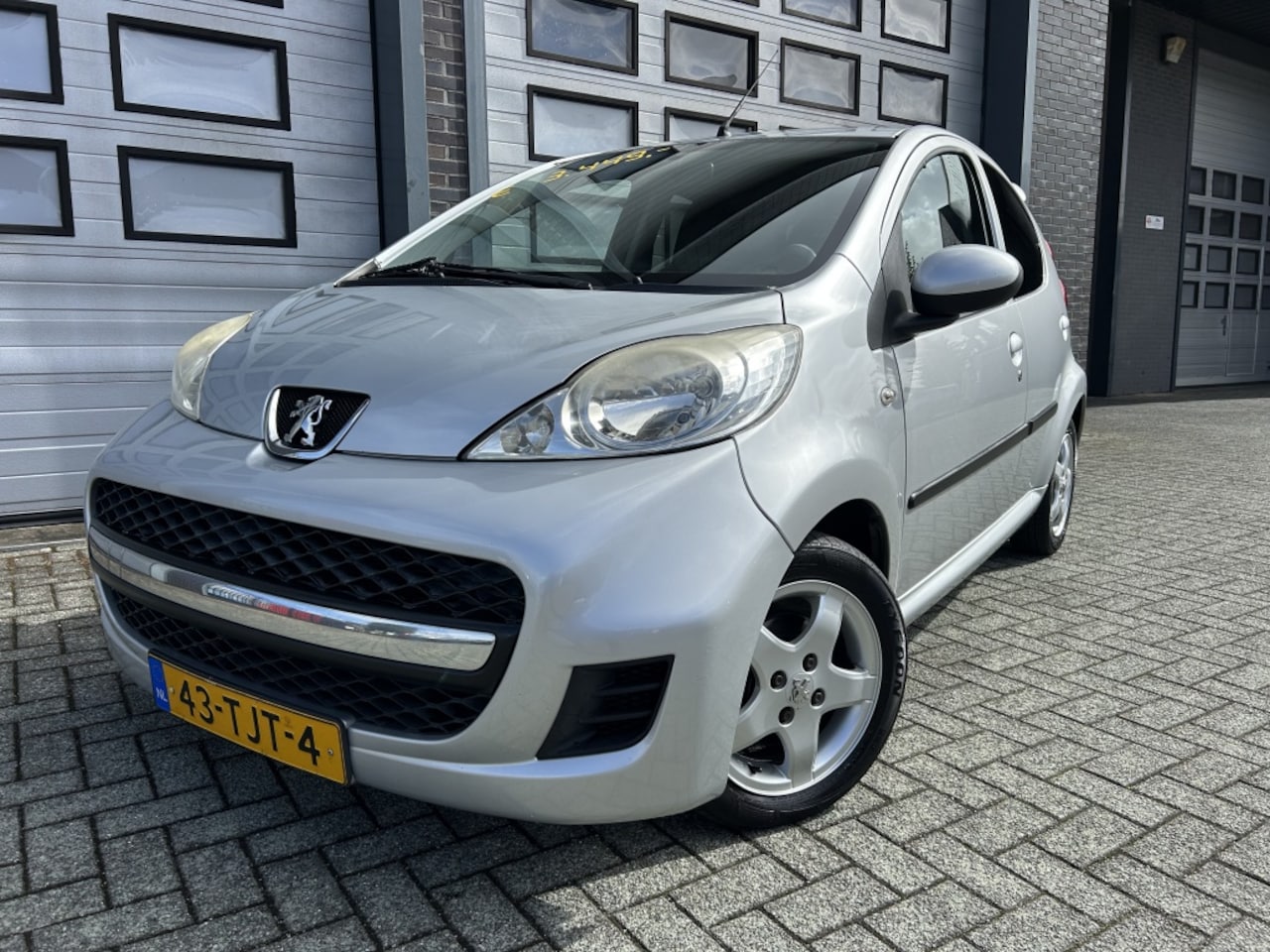 Peugeot 107 - 1.0 12V 5DRS Sport Leder* Airco Topstaat! - AutoWereld.nl