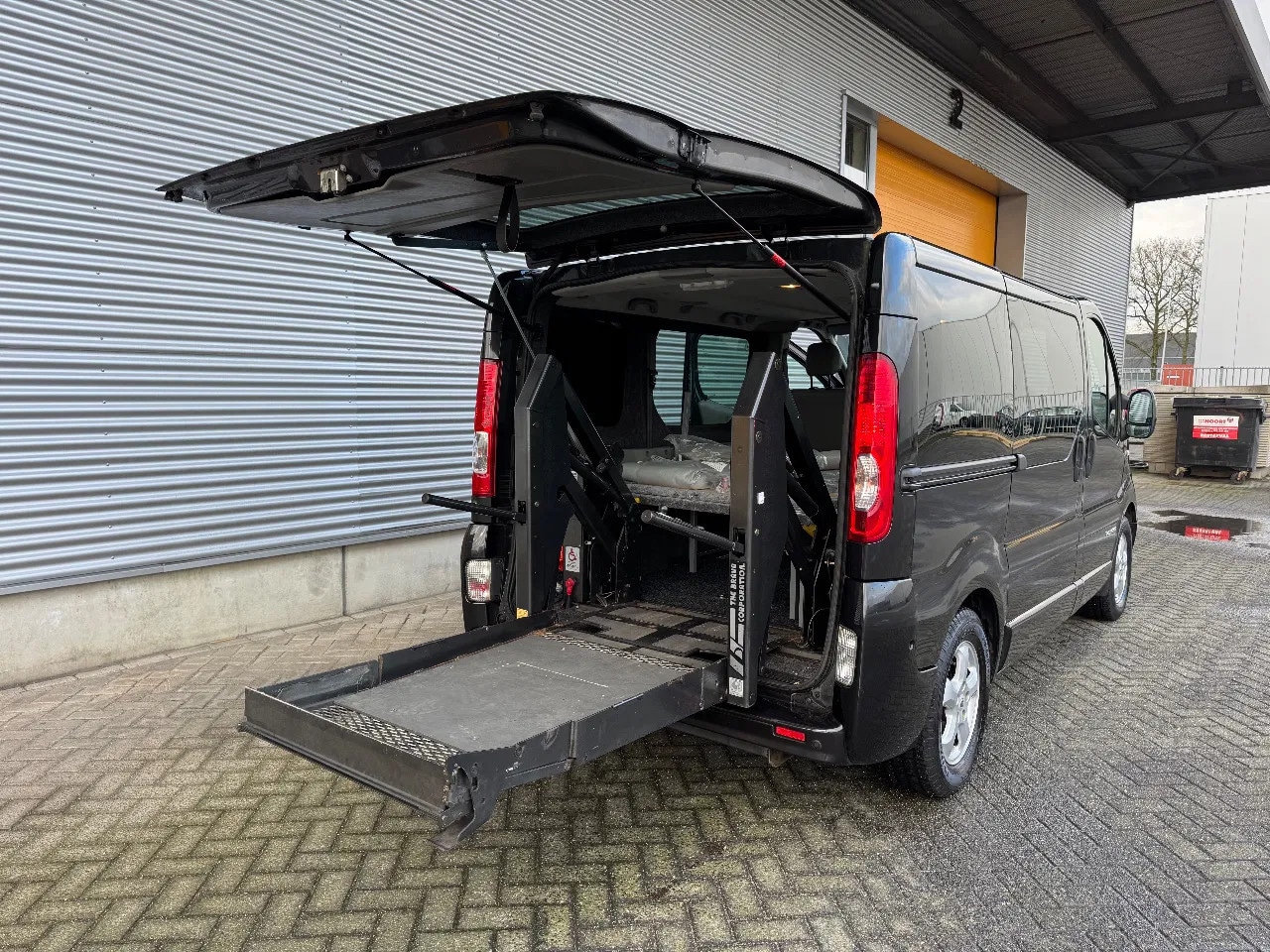 Renault Trafic - 2.5 dCi T29 L1H1 150PK Automaat Rolstoelvervoer - AutoWereld.nl