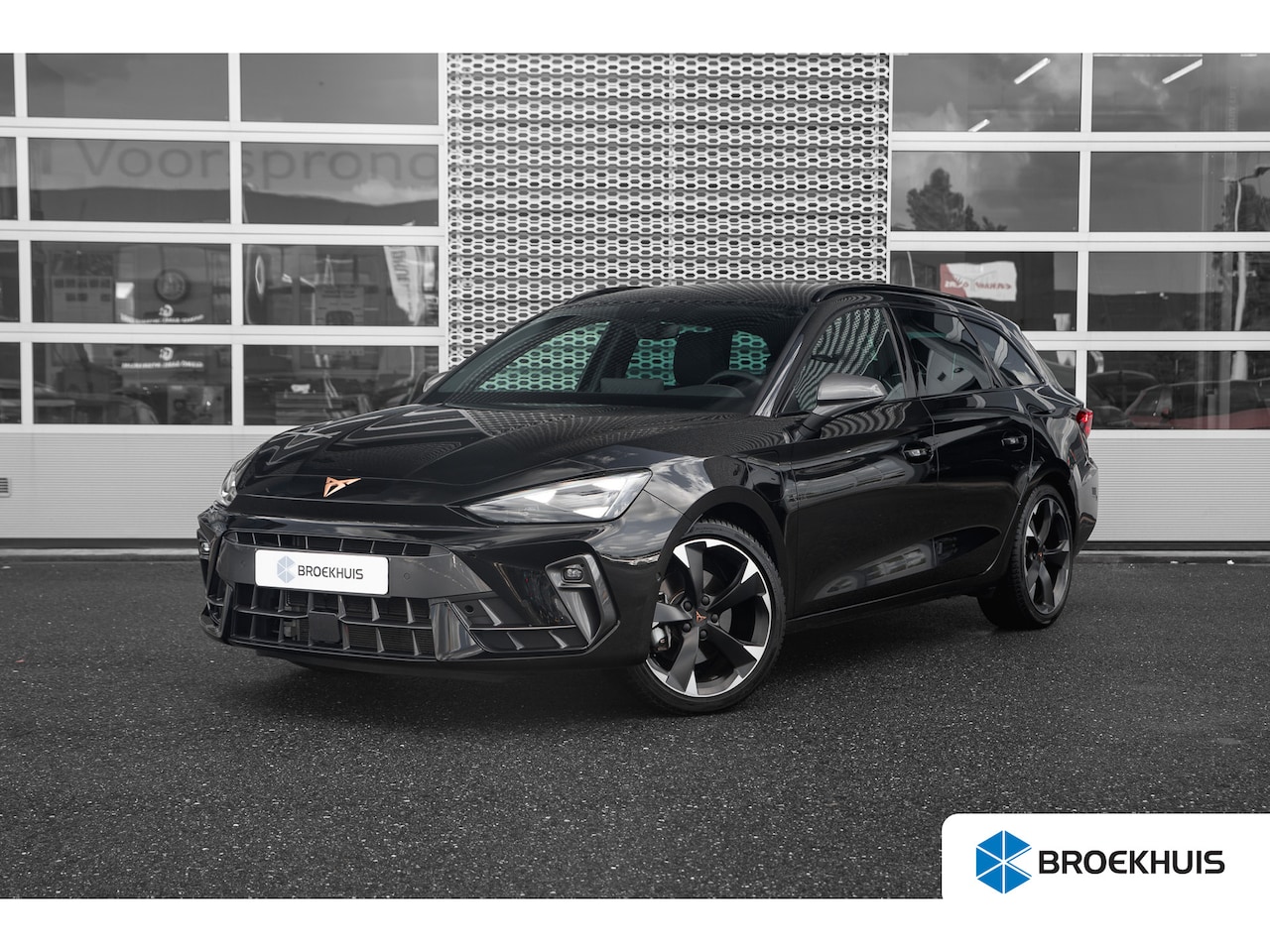 CUPRA Leon Sportstourer - 1.5 e-Hybrid 204pk | Achteruitrijcamera | 18" | Adaptive Cruise | Dodehoeksensor - AutoWereld.nl