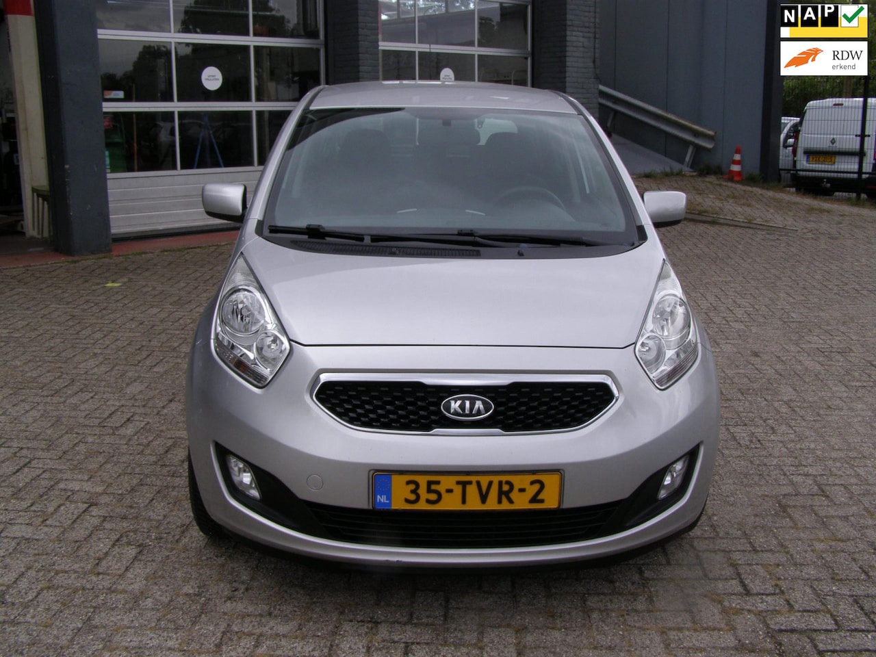 Kia Venga - 1.4 CVVT Plus Pack met navigatie en cruise control en achteruitrij camera - AutoWereld.nl