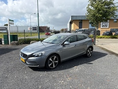 Volvo V40 - 2.0 D2 Momentum / ECC / CRUISE-CONTROL / NAVI