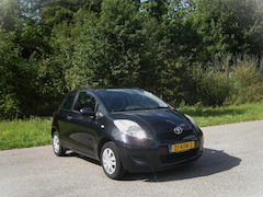 Toyota Yaris - 1.0 VVTi Acces . Elec ramen . Elec spiegels . Centrale vergrendeling . Audio . enz
