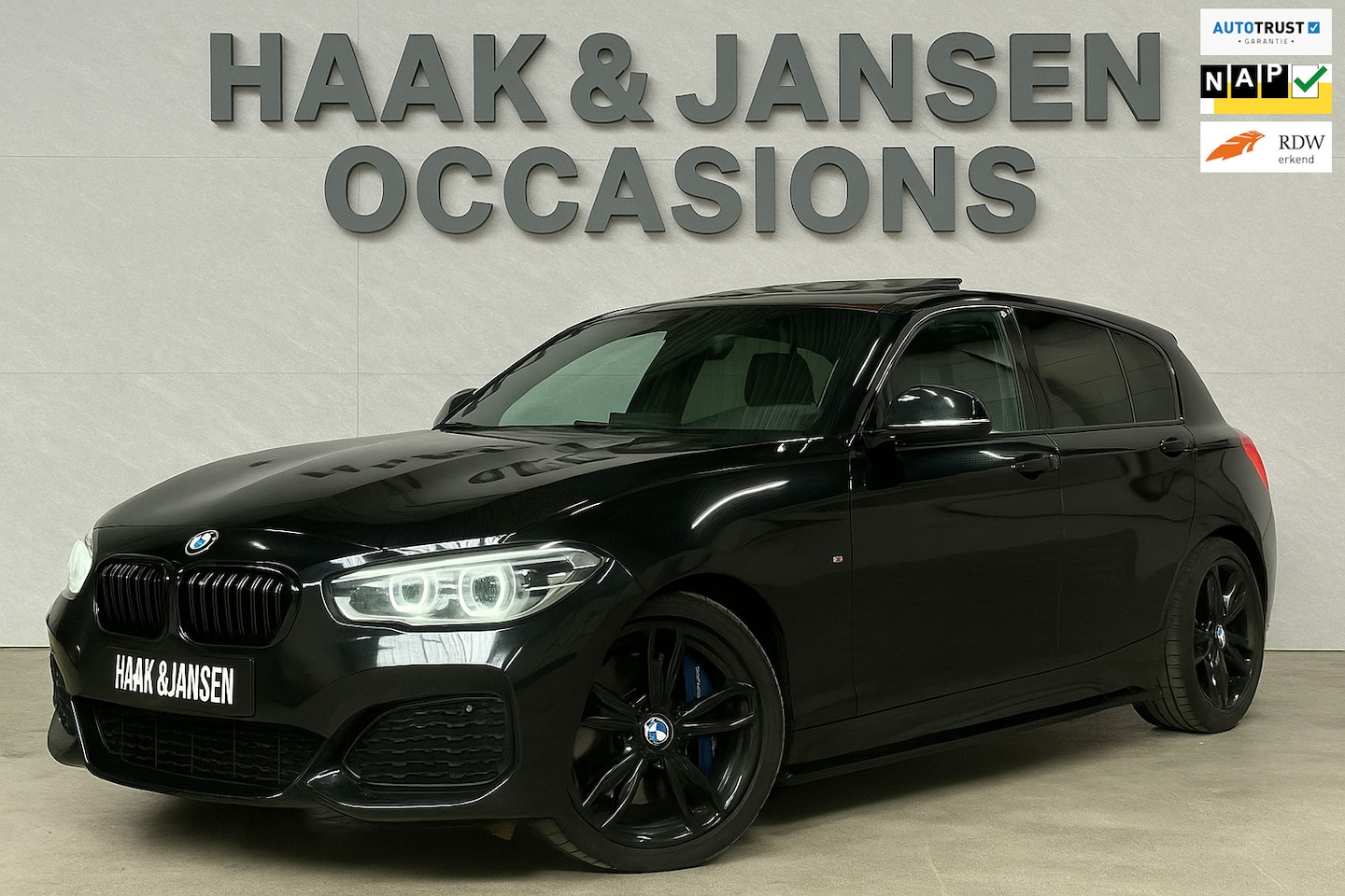 BMW 1-serie - M140i xDrive Executive - M Sport - Pano - Leder - Navi - AutoWereld.nl