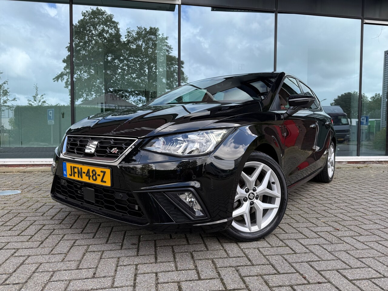 SEAT Ibiza - 1.5 TSI 150pk FR - Automaat - Navi - Winterpakket- Alcantara - Climate - AutoWereld.nl
