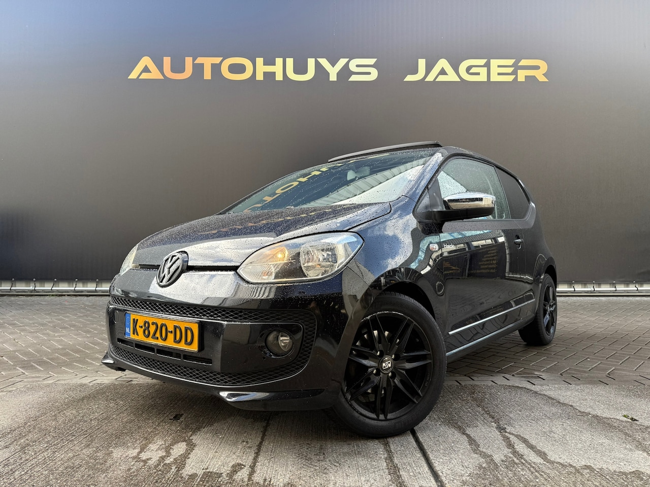 Volkswagen Up! - 1.0 high up!|Panoramadak|Leer|Stoelverwarming - AutoWereld.nl