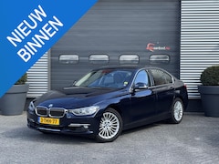 BMW 3-serie - 320i High Executive | Head-Up Display | Harmon Kardon | Memory Stoelen | Lederen Bekleding