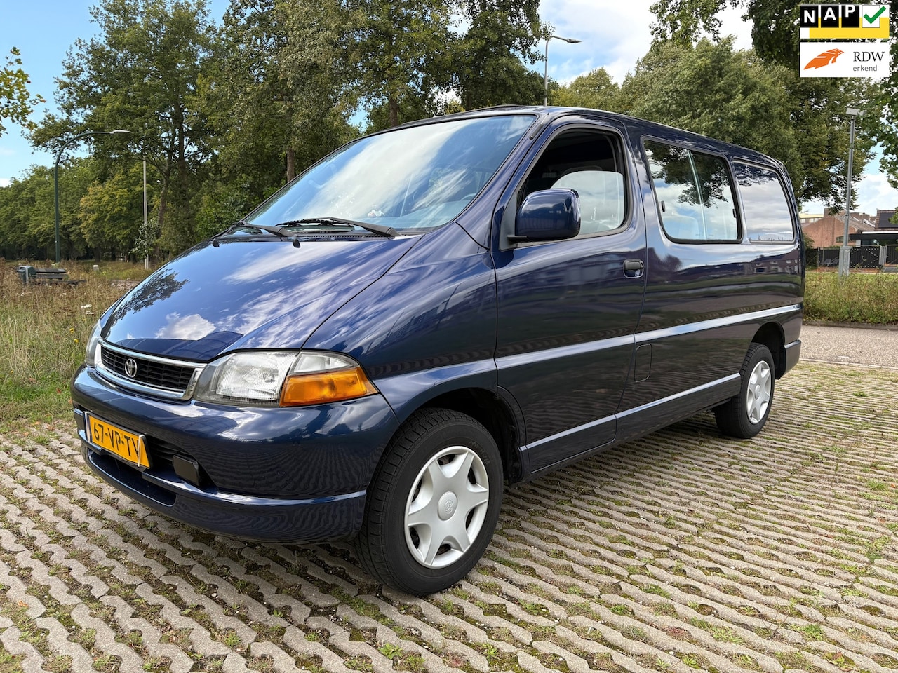 Toyota HiAce - 2.4 Emotion Executive / automaat / airco / dubbel cabine - AutoWereld.nl