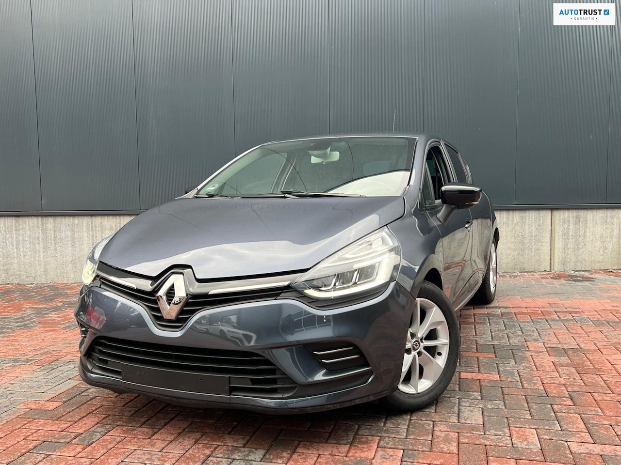 Renault Clio - 0.9 TCe Limited * Navi * Cruise * Led * Climate * Goed Onderhouden * - AutoWereld.nl