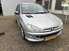 Peugeot 206 - 1.4-16V Quiksilver