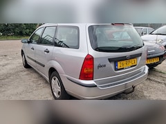 Ford Focus Wagon - 1.4-16V Ambiente
