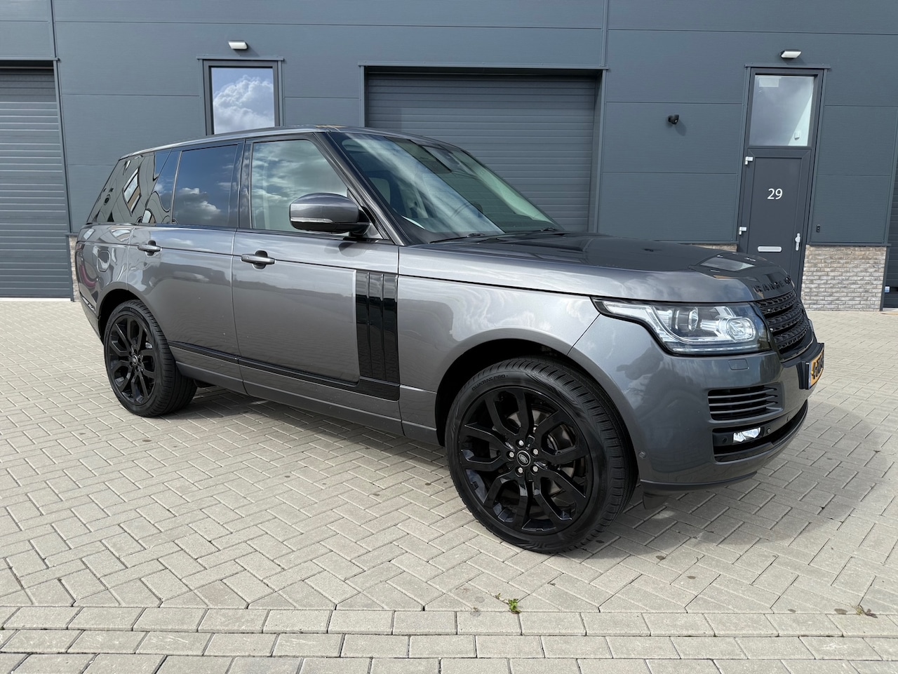 Land Rover Range Rover - 3.0 TDV6 Vogue Panoramadak / stoelventilatie / Nwe Motor - AutoWereld.nl