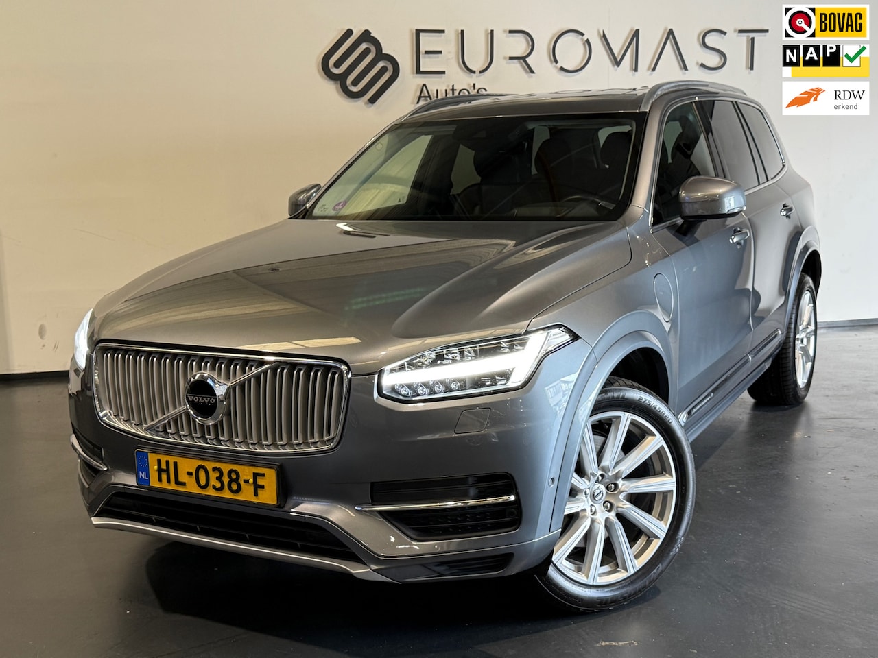 Volvo XC90 - 2.0 T8 Twin Engine AWD Inscription 7P Panoramadak Stoelverwarming Navi Cruise Nieuwe Apk - AutoWereld.nl