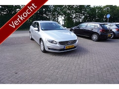 Volvo V60 - 1.6 T3 TREKHAAK CRUISE CLIMA NAVI PDC
