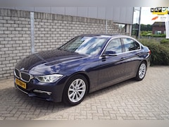 BMW 3-serie - 320i High Executive Autom Leder Navi Clima Xenon Head-Up Cruise 2x PDC LMV ENZ NL Auto