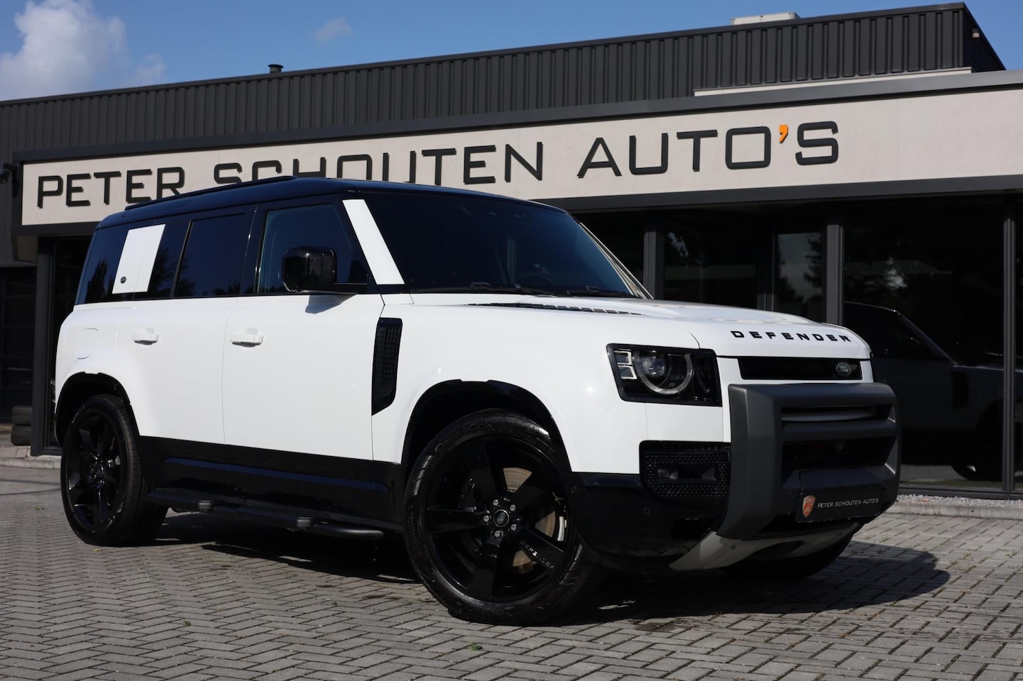 Land Rover Defender 110 - 110 P400e 110 X-Dynamic SE Black Pack | Leder | Luchtvering | Lier | 22"LMV | Trekhaak | - AutoWereld.nl