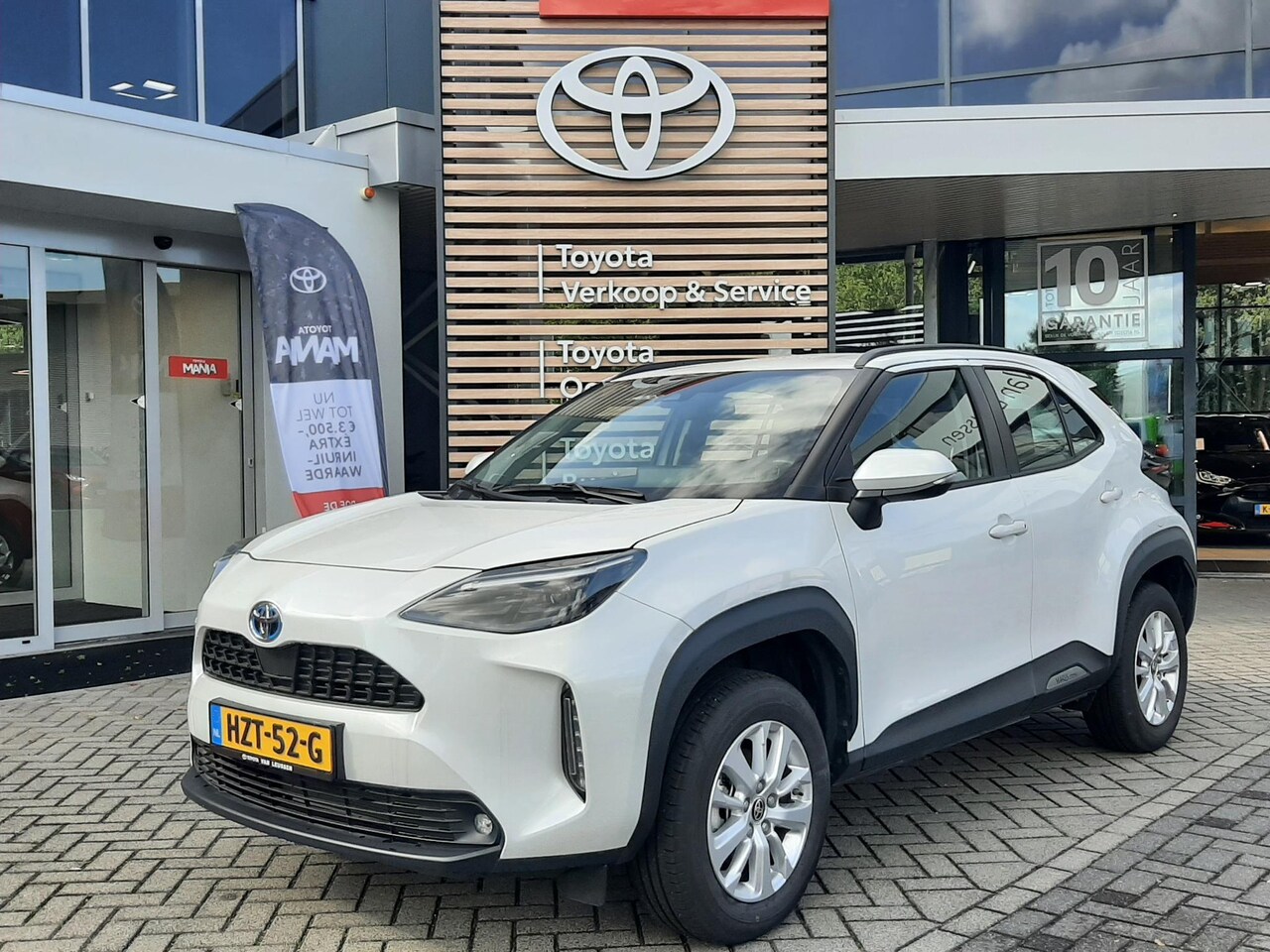 Toyota Yaris Cross - 1.5 Hybrid Business Plus NAVI HEAD-UP STOEL/STUURVERW KEYLESS DRAADLOOS LADEN ELEK-KLEP HE - AutoWereld.nl