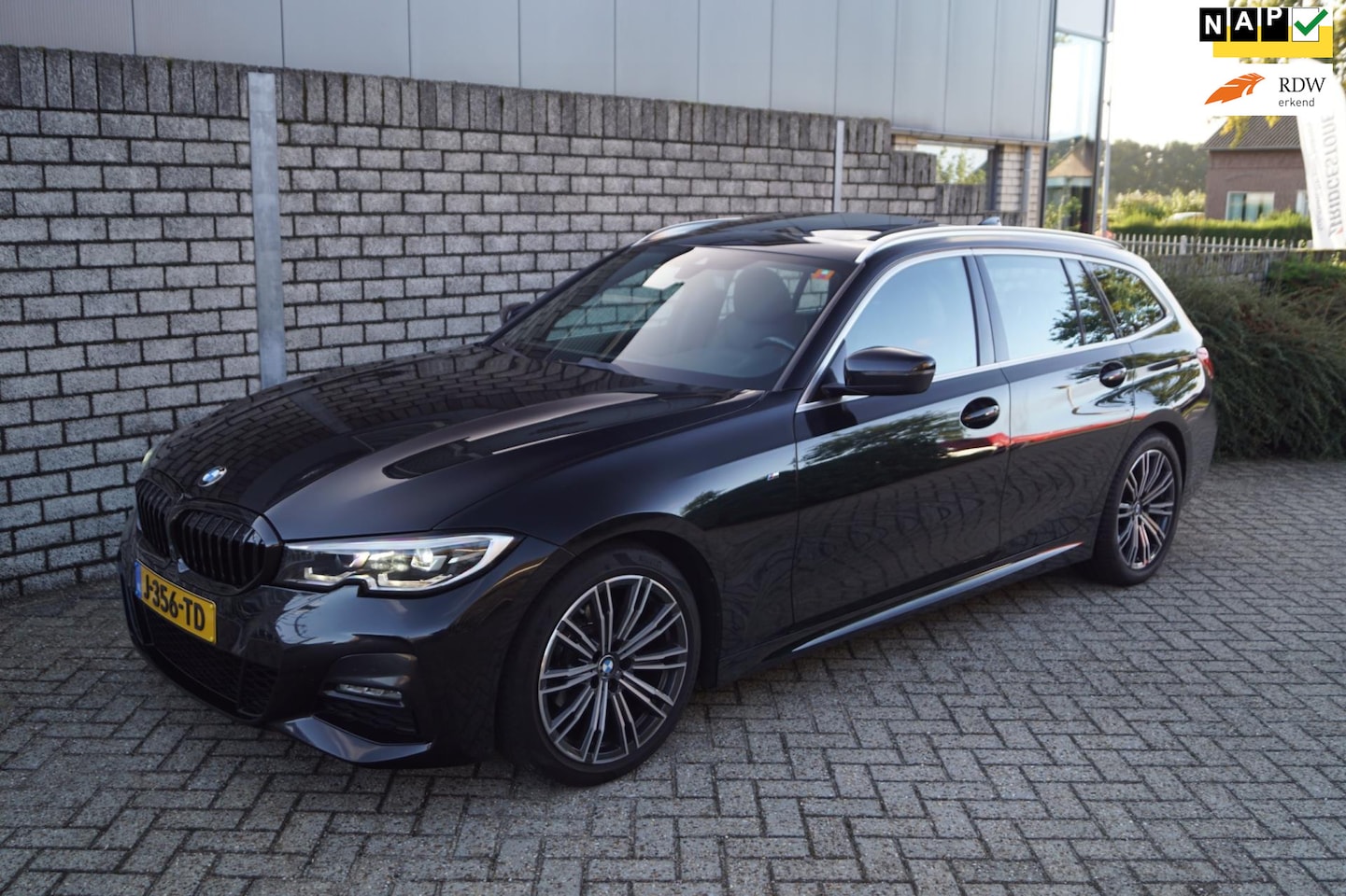BMW 3-serie Touring - 318i High Executive Edition M Sport Autom Panodak Leder Sportst Stoelverw Clima Cruise 2x - AutoWereld.nl