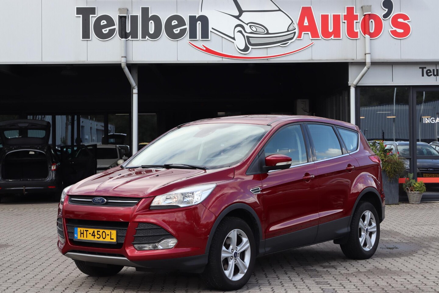 Ford Kuga - 1.5 Trend Edition Navigatie, Cruise control, Climate control, Elektrische ramen, Trekhaak - AutoWereld.nl