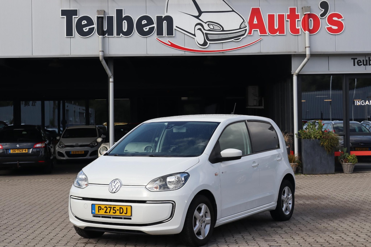Volkswagen e-Up! - e-Up! Navigatie, Cruise control, Stoelverwarming, Elektrische ramen, Lichtmetalen wielen - AutoWereld.nl