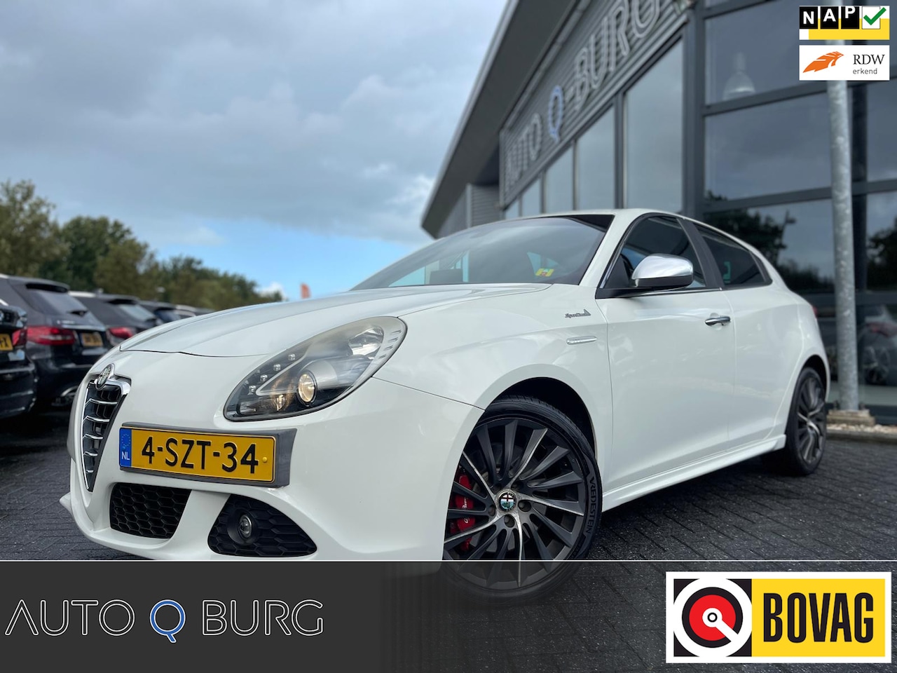 Alfa Romeo Giulietta - 1.4 T Business Executive | Automaat | Navi | PDC | Trekhaak | DNA | PDC | Cruise | Climate - AutoWereld.nl