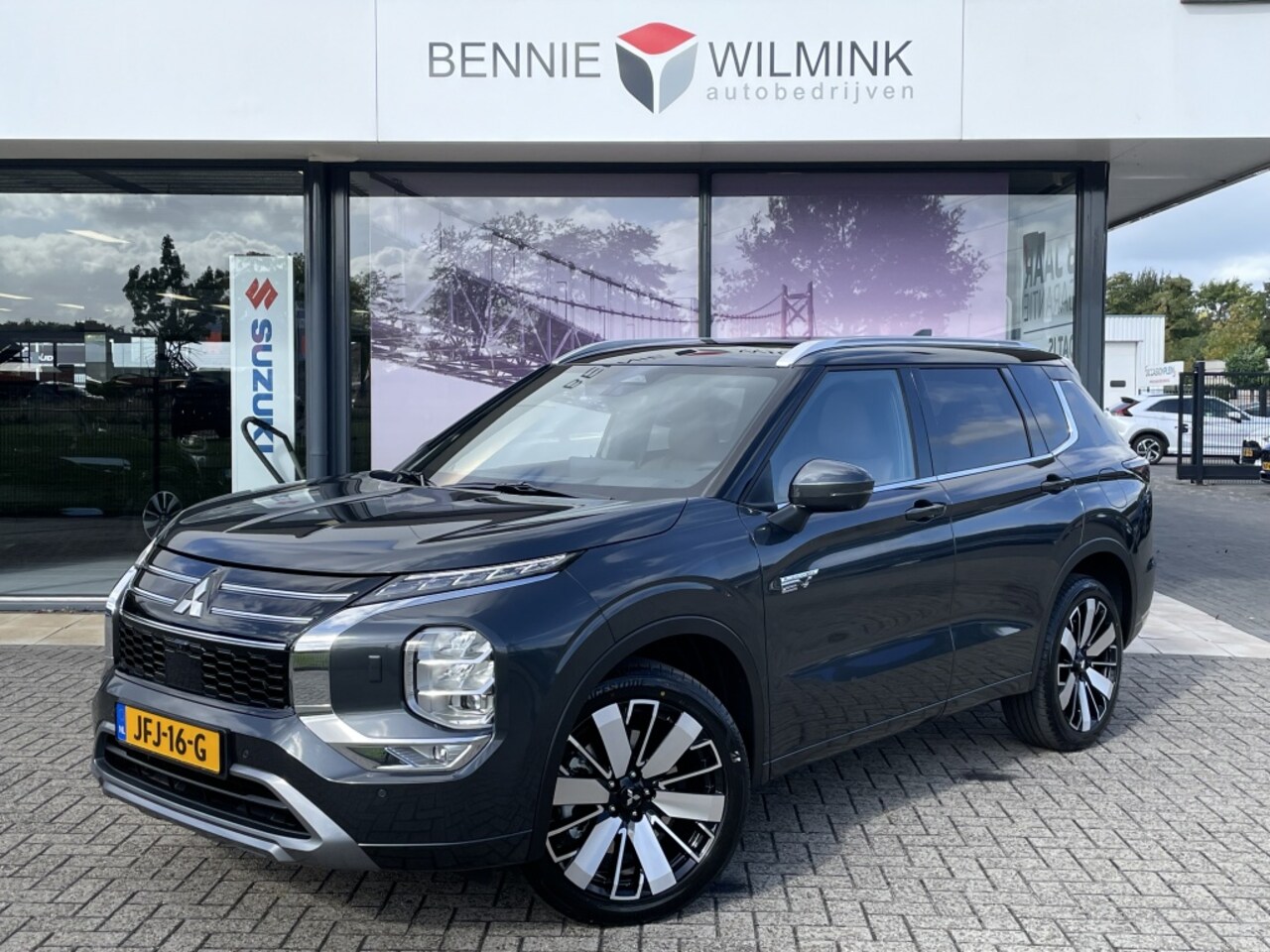 Mitsubishi Outlander - 2.4 PHEV Instyle+ 2.4 PHEV Instyle+ - AutoWereld.nl