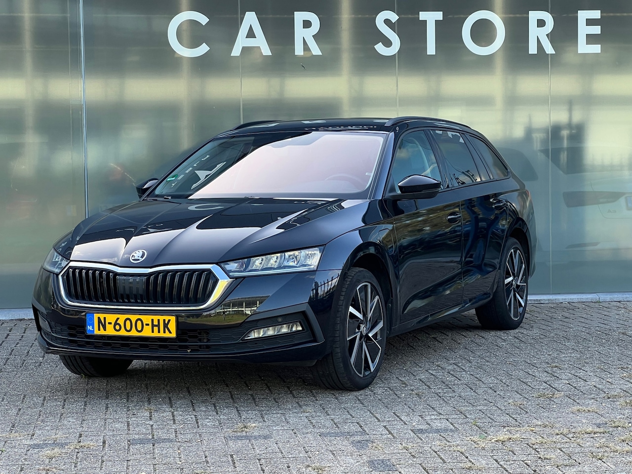 Skoda Octavia Combi - 1.4 TSI iV PHEV Business Edition TREKHAAK - AutoWereld.nl