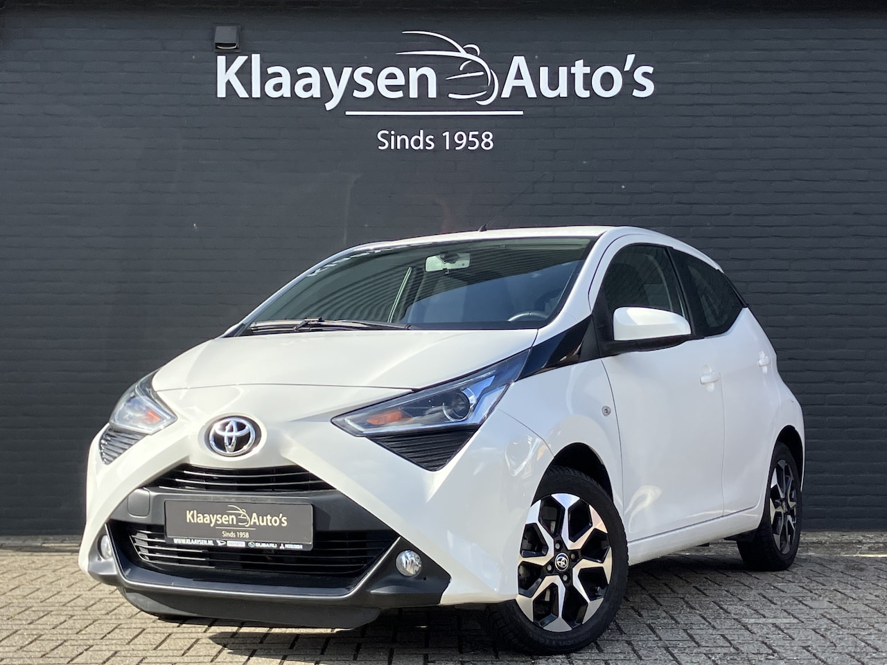 Toyota Aygo - 1.0 VVT-i X-play | dealer onderhouden | apple carplay/android auto | airco | camera | blue - AutoWereld.nl
