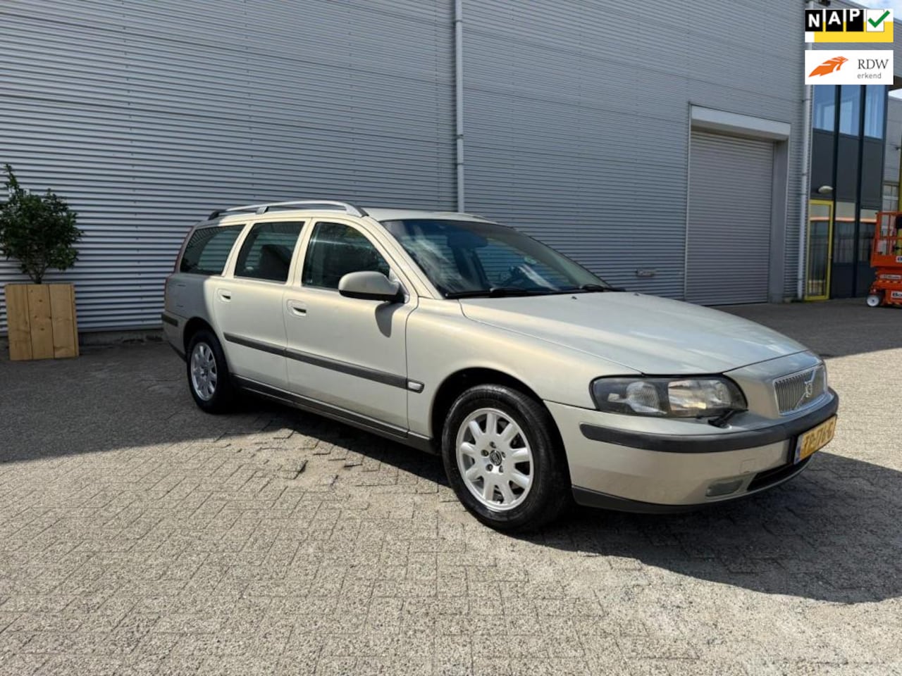 Volvo V70 - 2.4 Comfort Line 2.4 Comfort Line - AutoWereld.nl