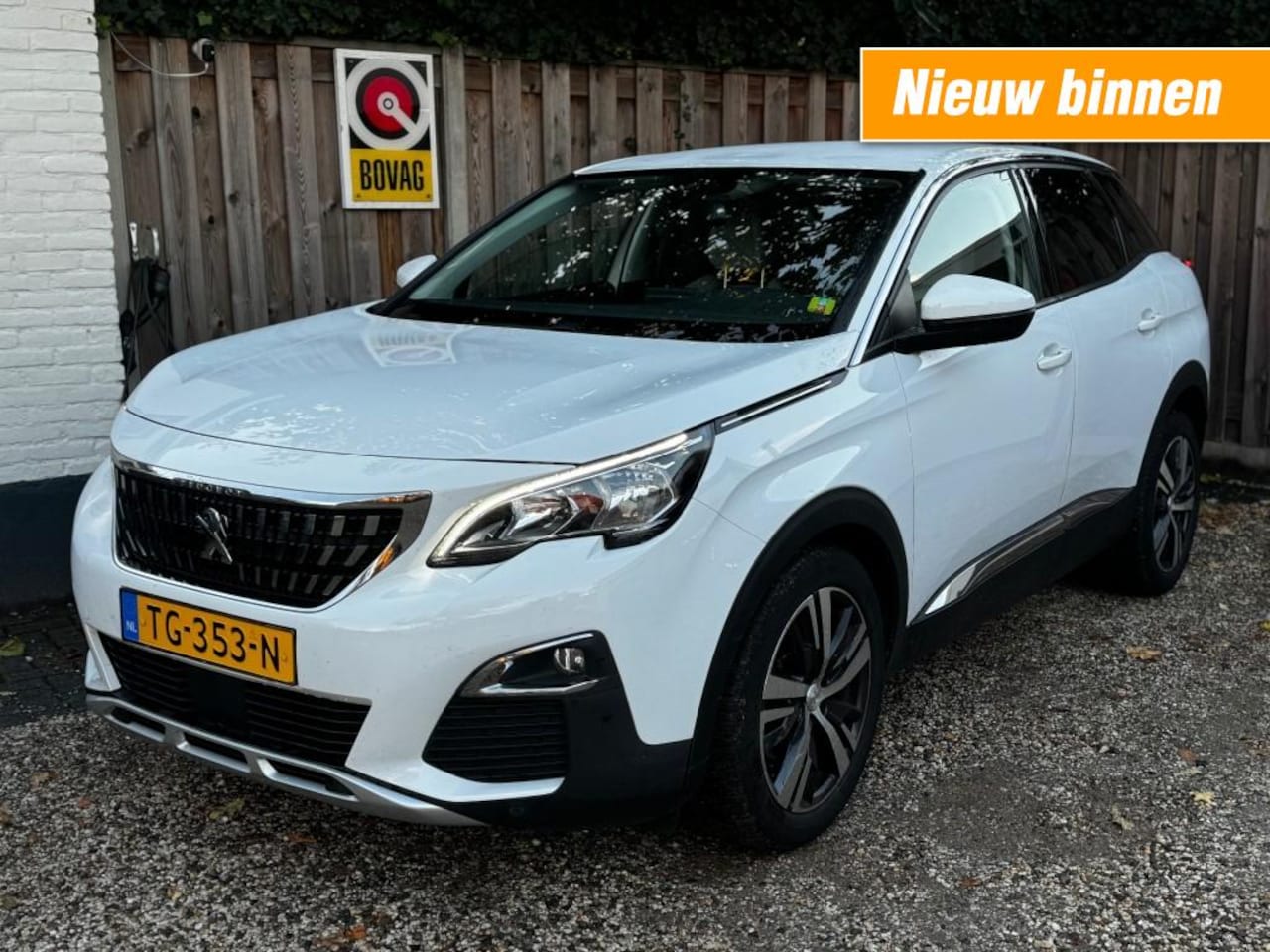Peugeot 3008 - 1.2 PURETECH ALLURE automaat,camera - AutoWereld.nl