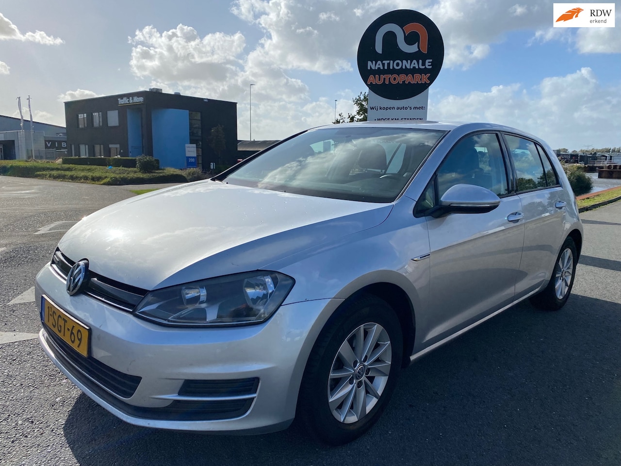 Volkswagen Golf - 2013 * 1.6 TDI Trendline BlueMotion * LMV * AIRCO * ELEC. RAMEN - AutoWereld.nl