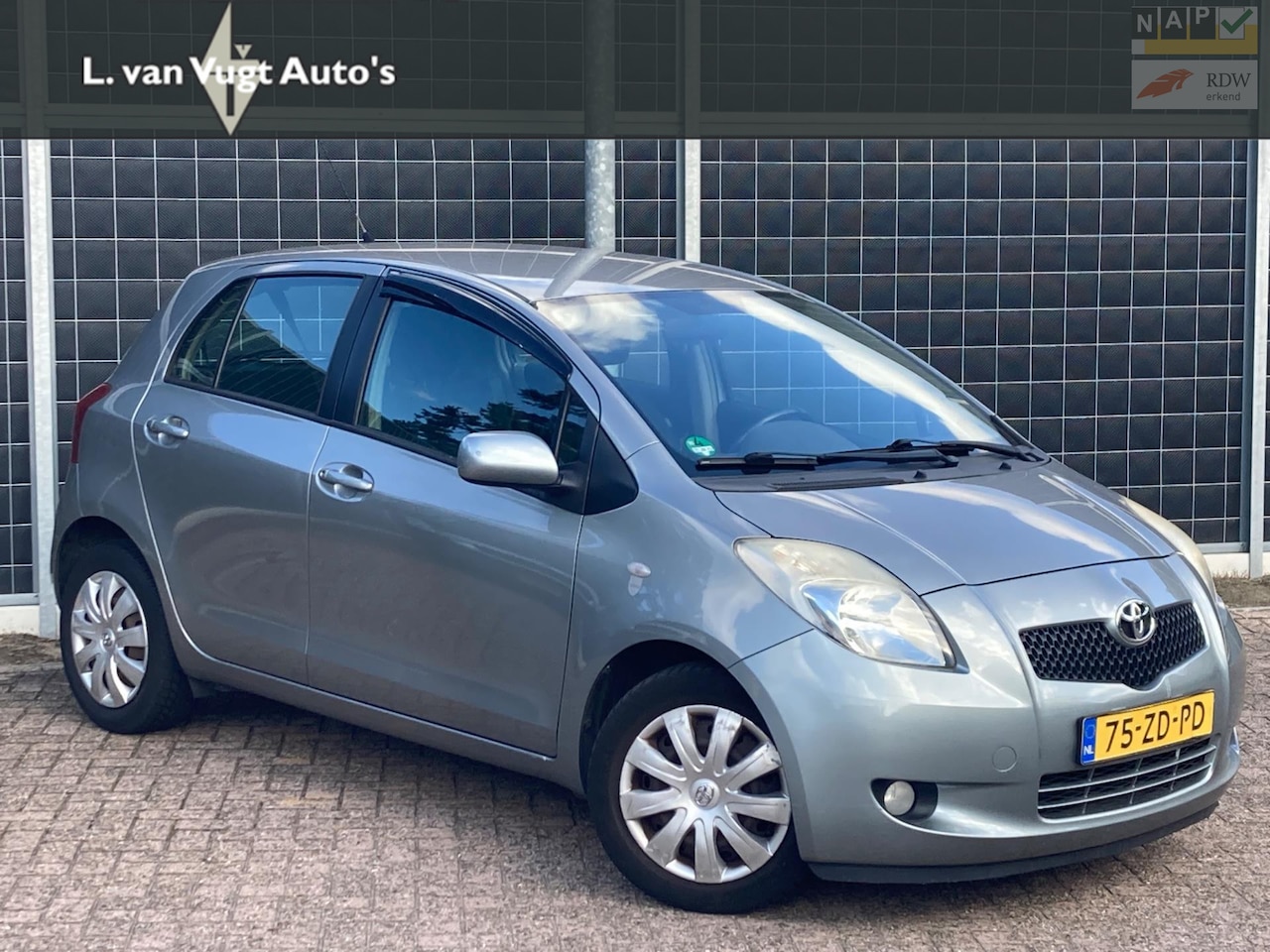 Toyota Yaris - 1.3 VVTi Sol met nieuwe APK ! - AutoWereld.nl