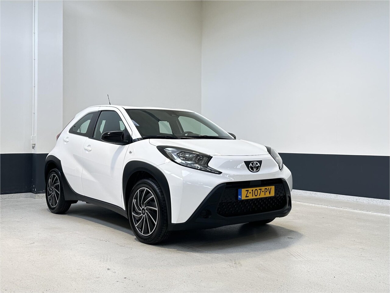 Toyota Aygo X - 1.0 VVT-i MT Play | Apple Carplay/ Android auto |1 Eig| NL | Camera | Airco |Bluetooth | - AutoWereld.nl
