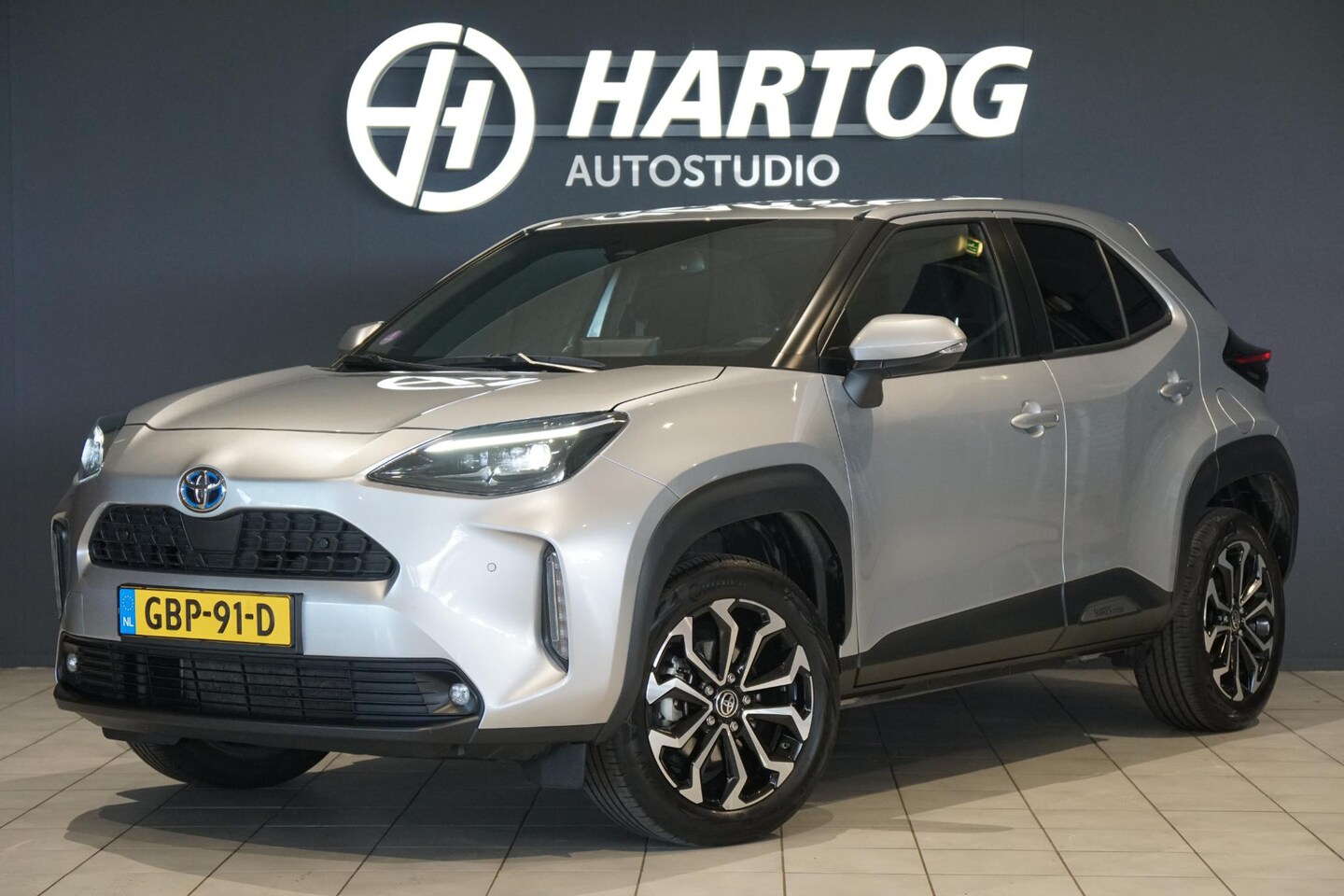 Toyota Yaris Cross - 1.5 Hybrid Dynamic + Comfort Pack / TOYOTA GARANTIE / DODEHOEK / STUURVERWARMING - AutoWereld.nl