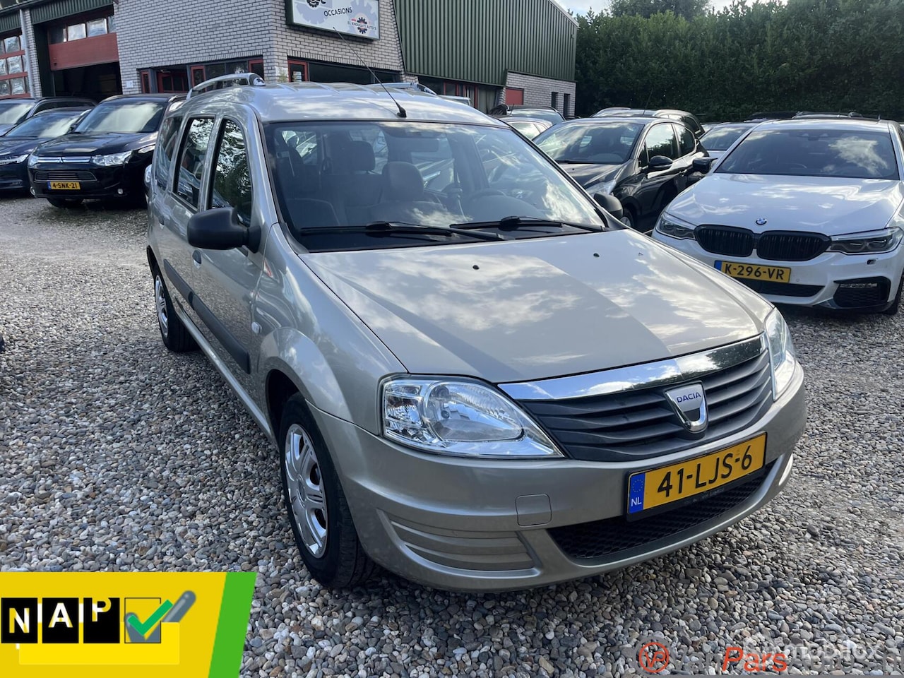 Dacia Logan MCV - 1.6 Ambiance 1.6 Ambiance,Airco,Trekhaak,nieuwe APK! - AutoWereld.nl
