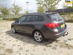 Opel Astra Sports Tourer - 1.4 Turbo Business +