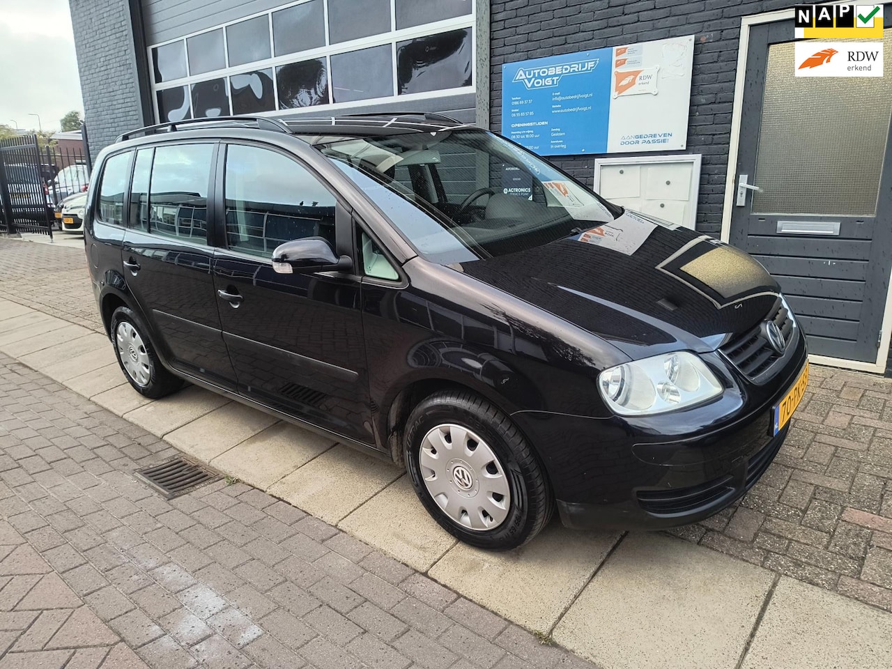 Volkswagen Touran - 1.6 Athene 1.6 Athene nieuwe APK, grote beurt en airco - AutoWereld.nl